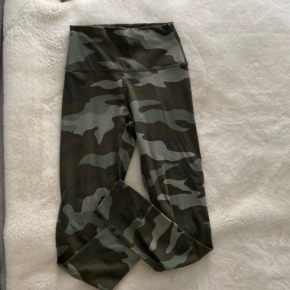 Victoria’s Secret PINK Sport Camo Leggings
